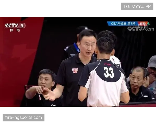 空中对抗判罚如何界定合理与犯规？